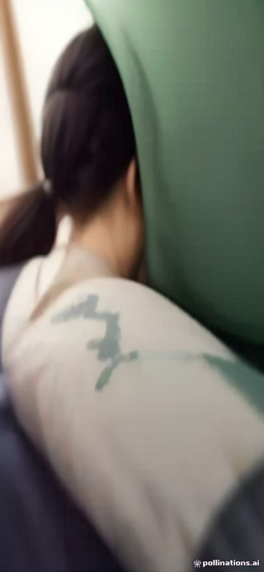 党员网 App 内容详情页截图，正文采用衬线字体排版，行距宽松，底部带有收藏与进度标记按钮